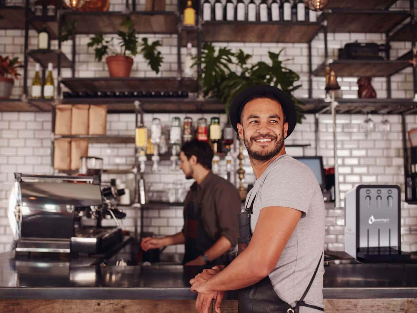 Shop owner. Владелец кофейни. Предприниматель в кофейне. Entrepreneur Coffee shop. Алекс Крук бариста фото.